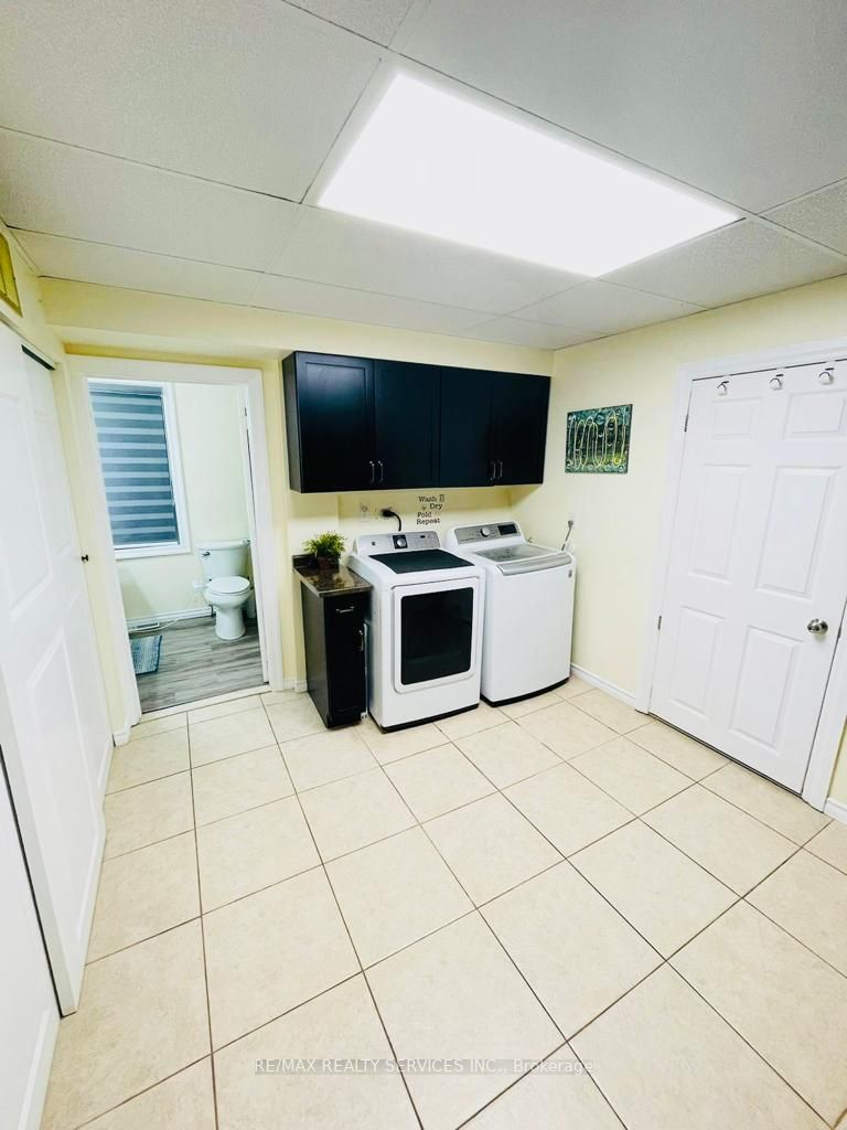 1032 Lauzon Rd
