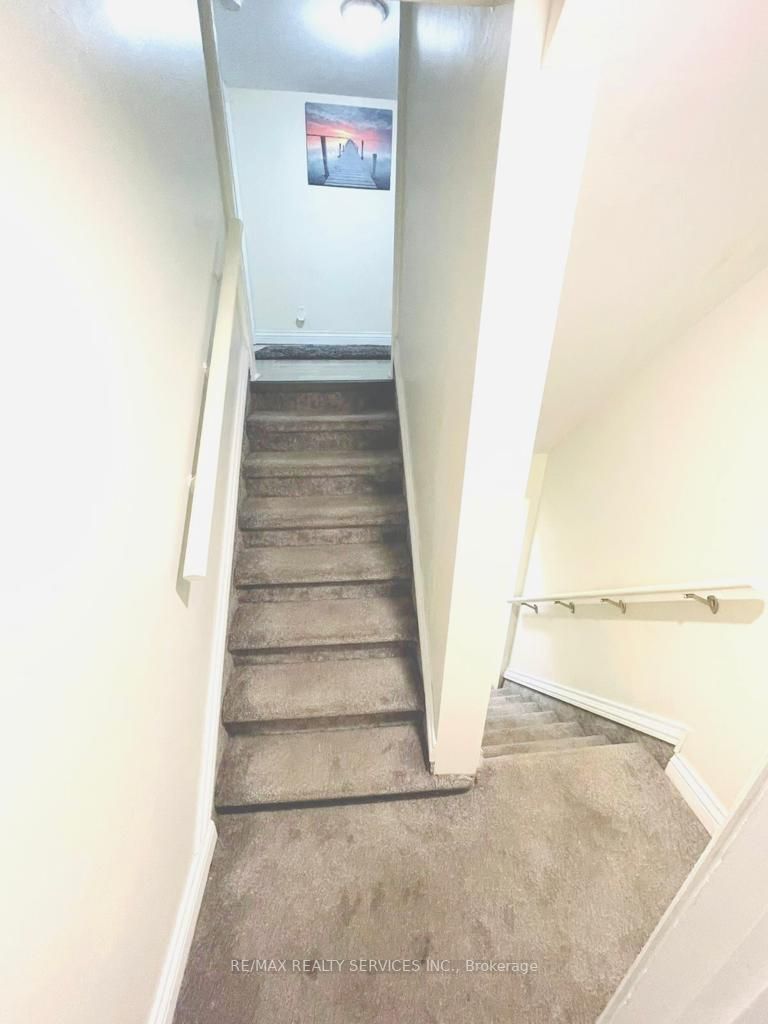 1032 Lauzon Rd