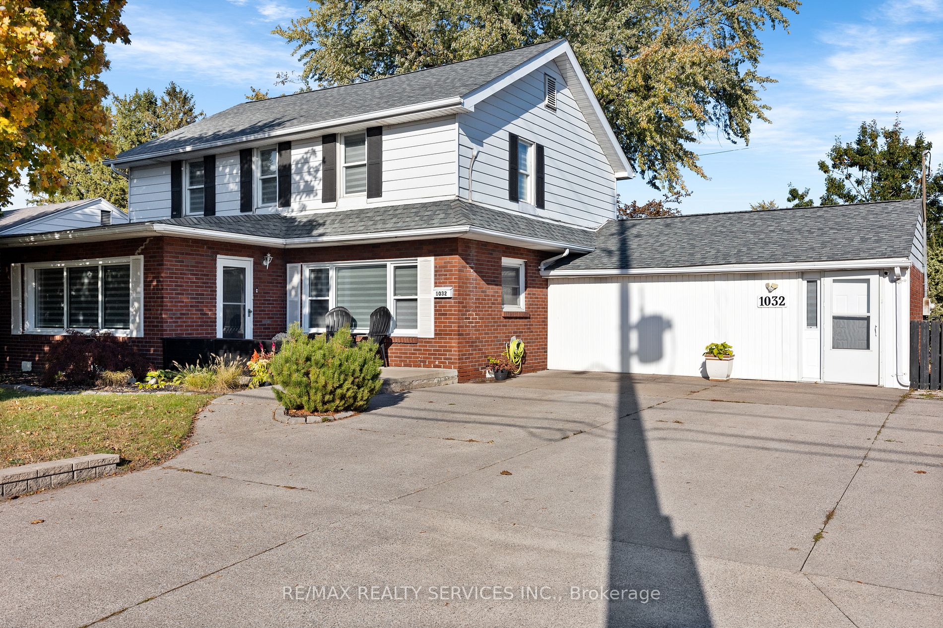 1032 Lauzon Rd