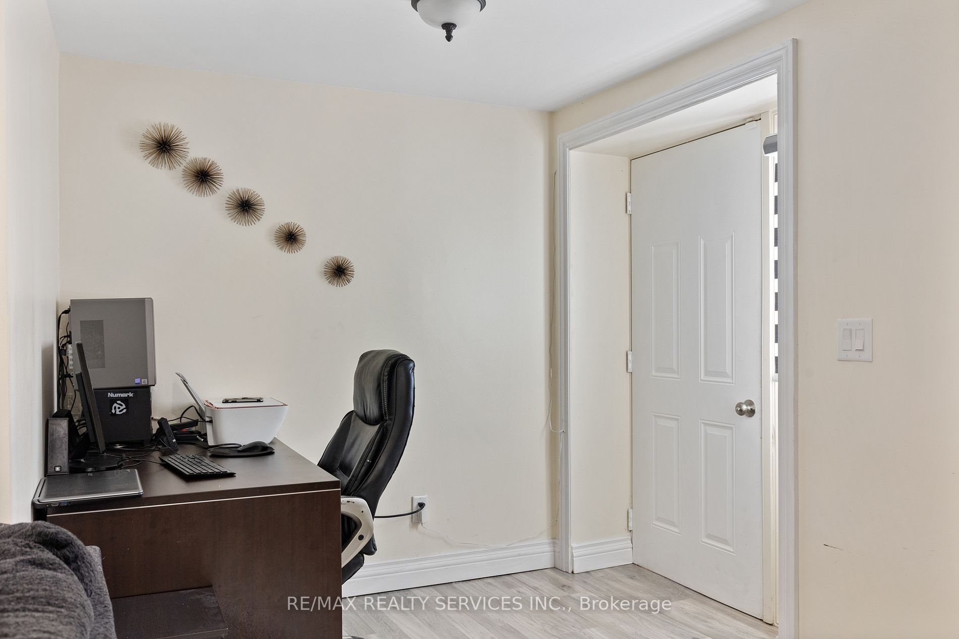 1032 Lauzon Rd