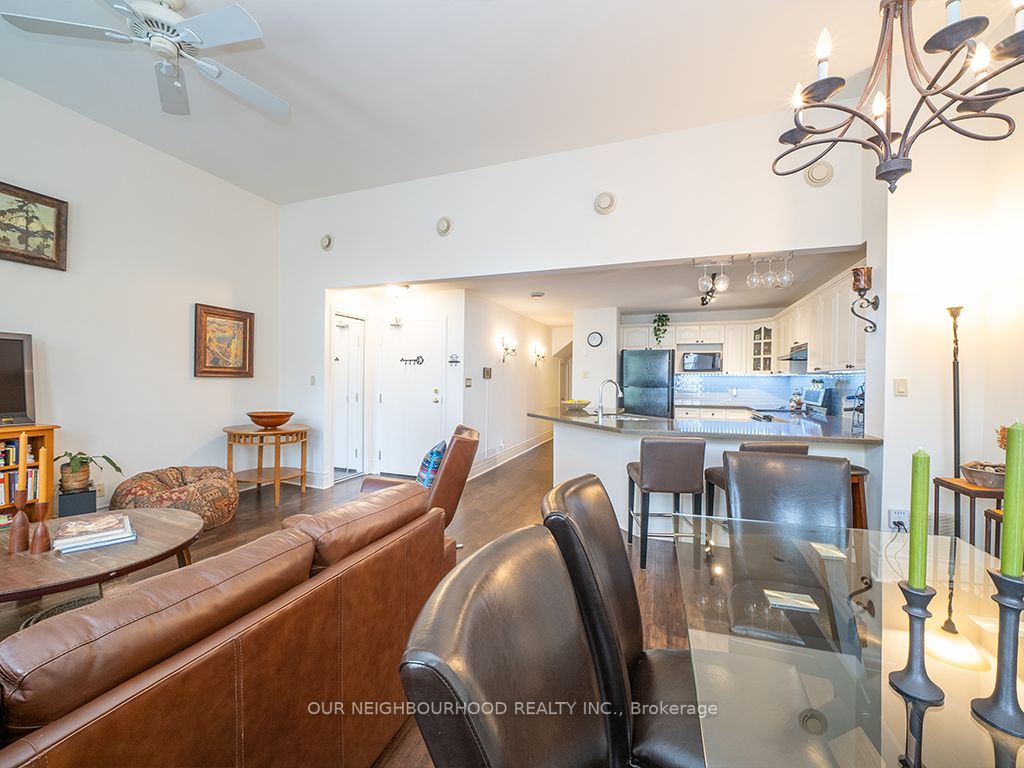 19-21 King St W, #201