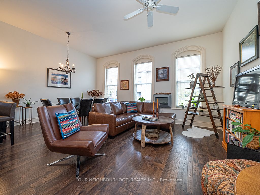 19-21 King St W, #201