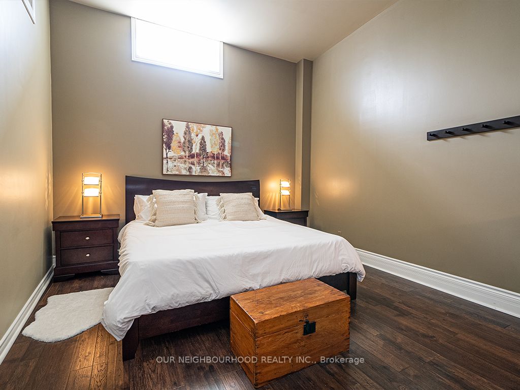 19-21 King St W, #201