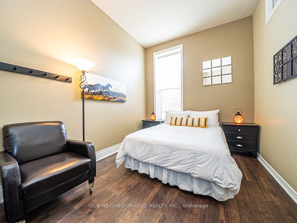 19-21 King St W, #201