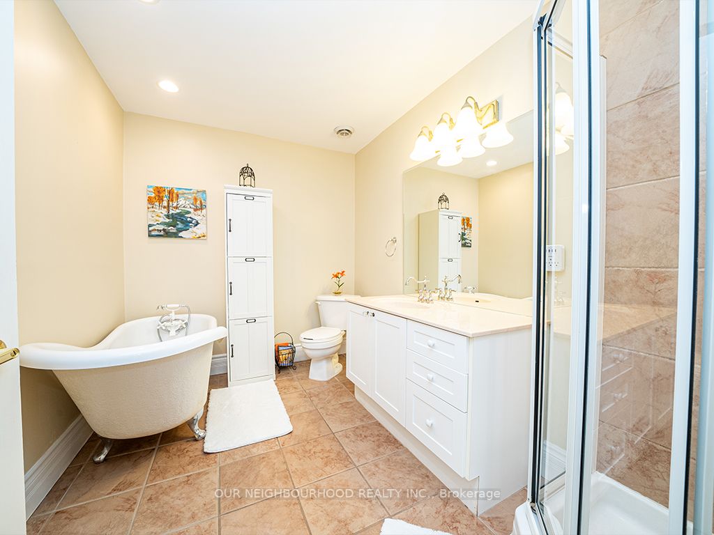 19-21 King St W, #201