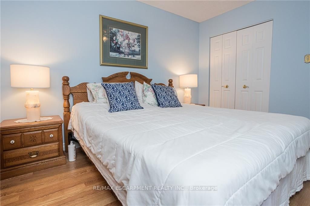 851 Queenston Rd, #908
