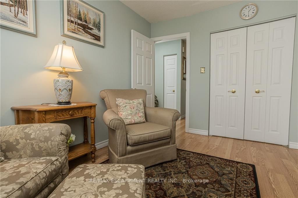851 Queenston Rd, #908