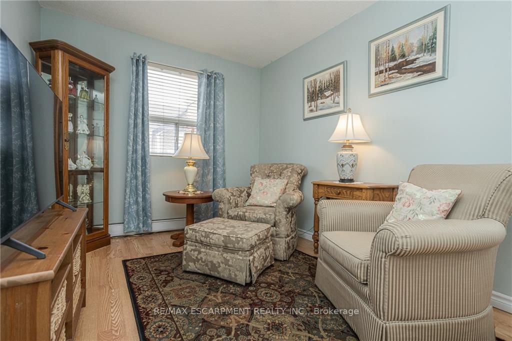 851 Queenston Rd, #908