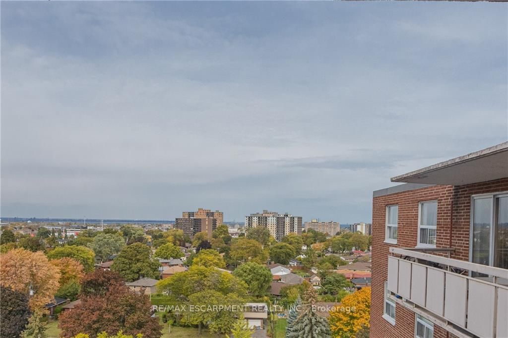 851 Queenston Rd, #908