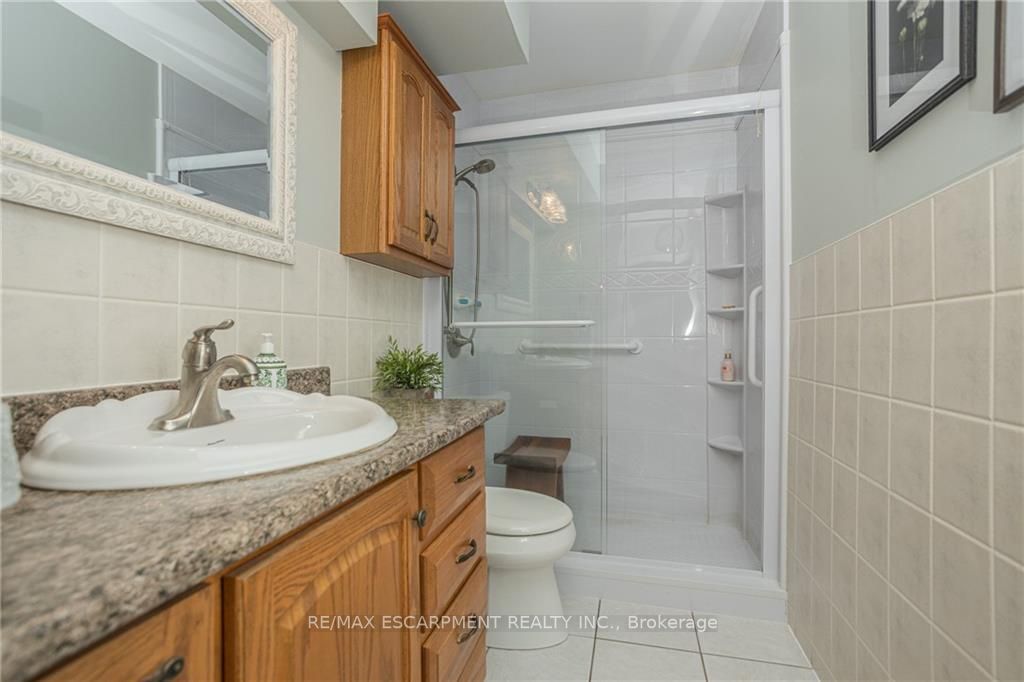 851 Queenston Rd, #908