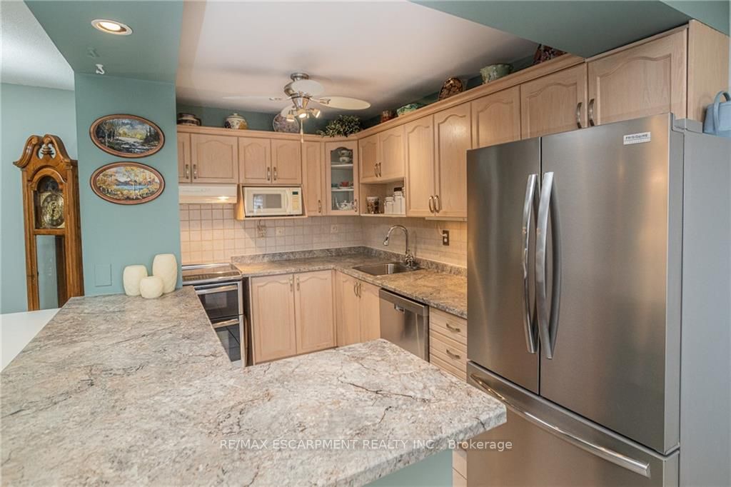 851 Queenston Rd, #908