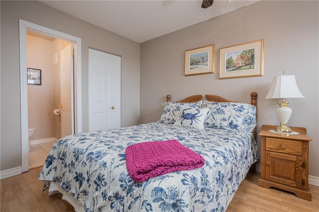 851 Queenston Rd, #908