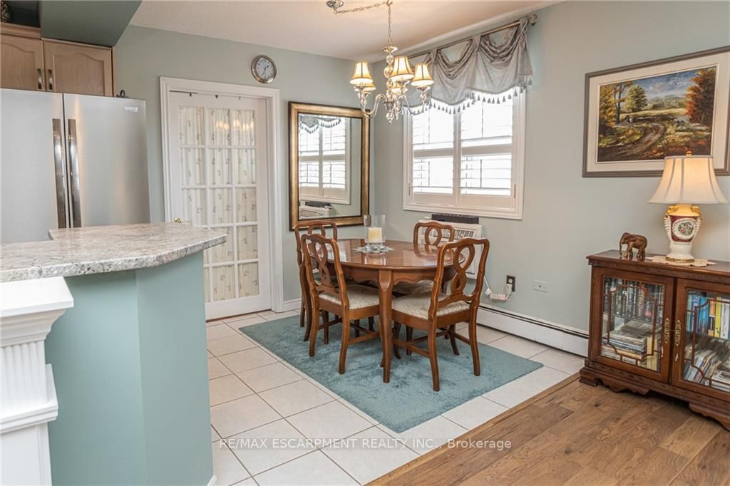 851 Queenston Rd, #908