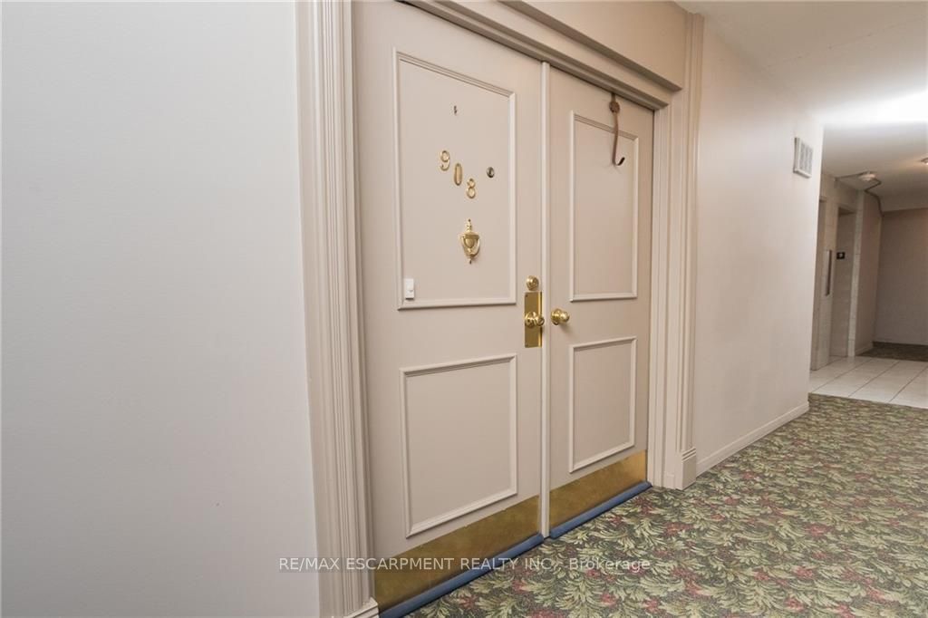 851 Queenston Rd, #908