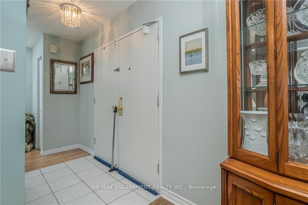851 Queenston Rd, #908