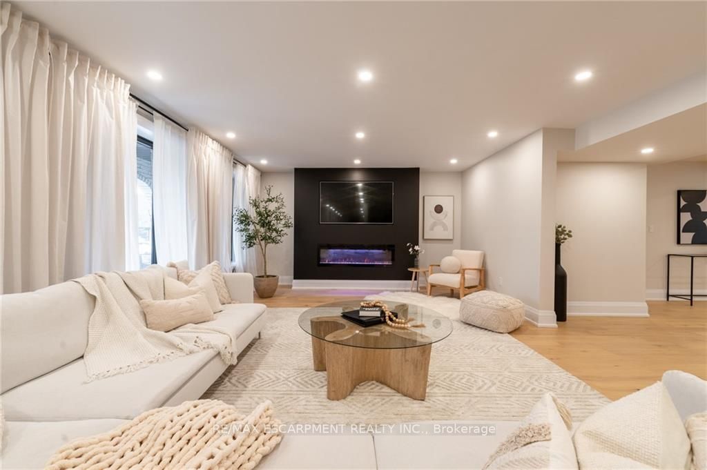 40 Ridge Rd W