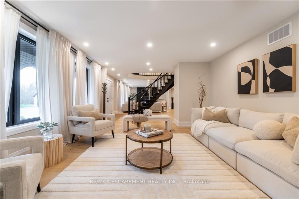 40 Ridge Rd W
