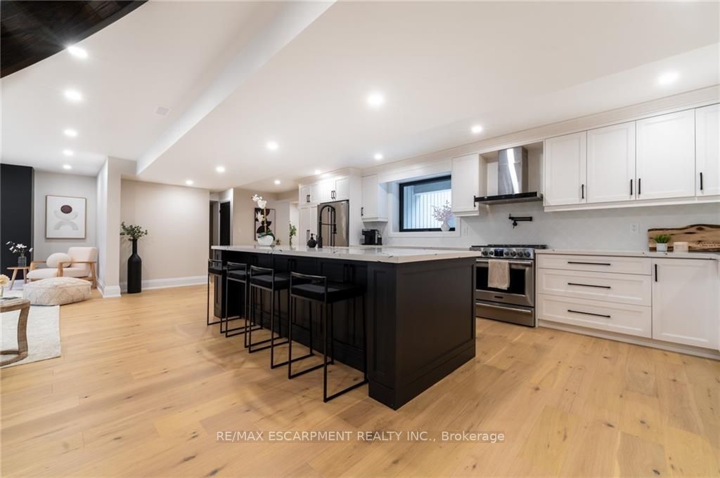 40 Ridge Rd W