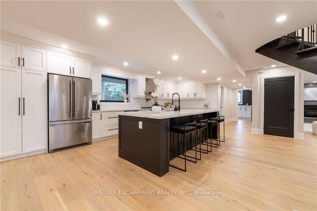 40 Ridge Rd W