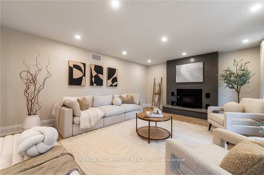 40 Ridge Rd W