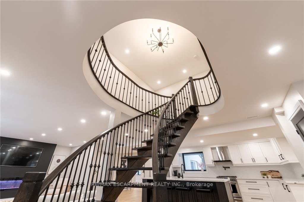 40 Ridge Rd W