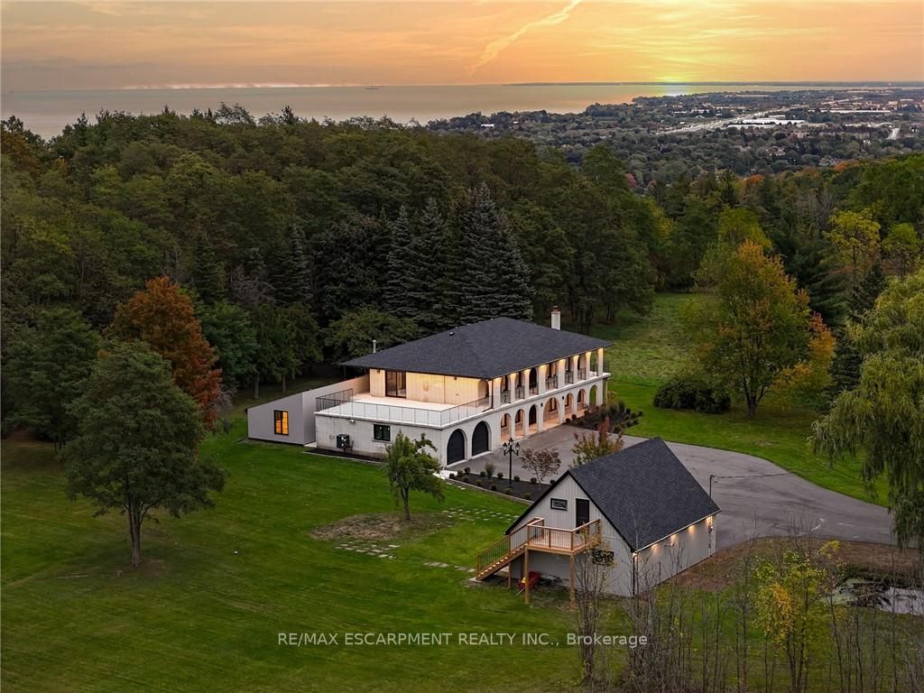40 Ridge Rd W