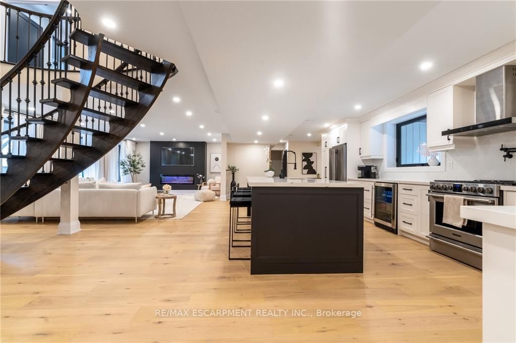 40 Ridge Rd W