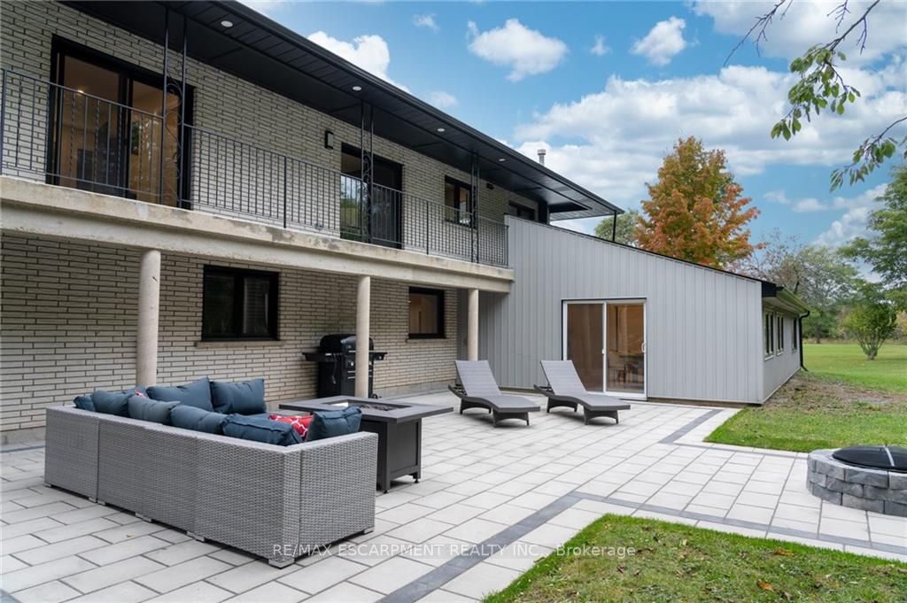 40 Ridge Rd W