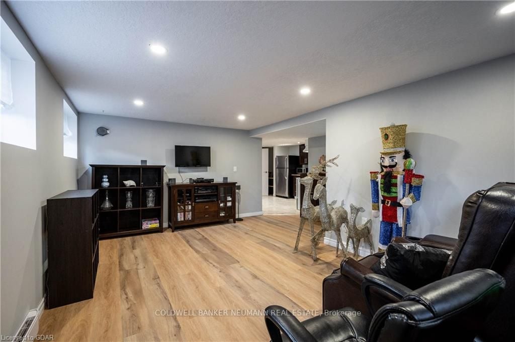 94 Victoria Rd N
