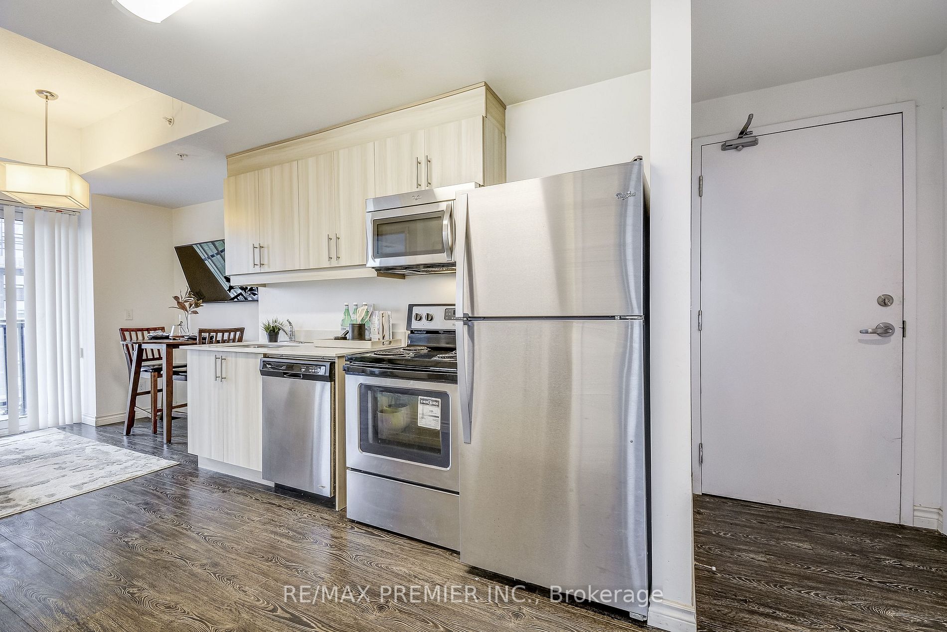 160 King St N, #701