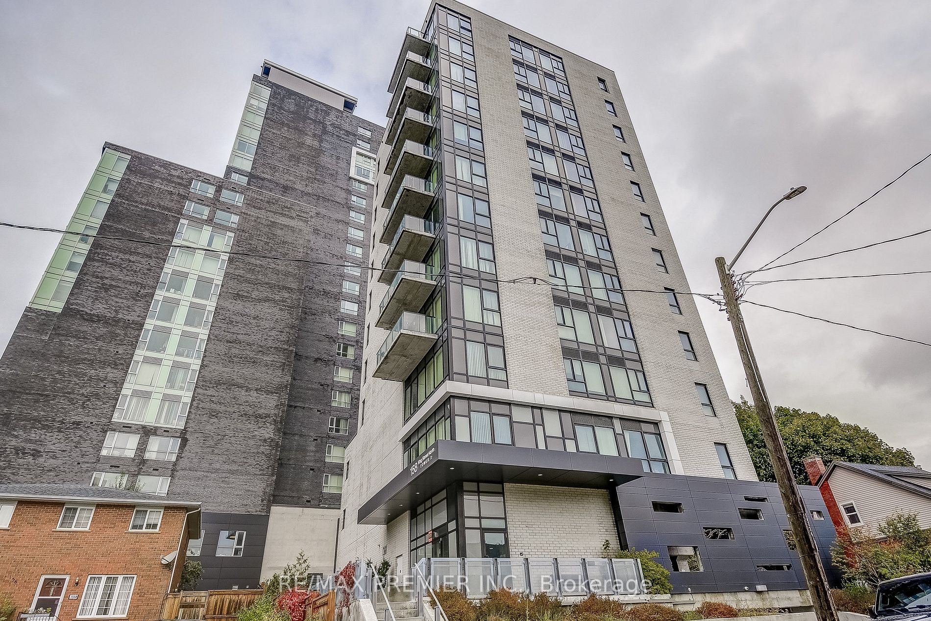 160 King St N, #701
