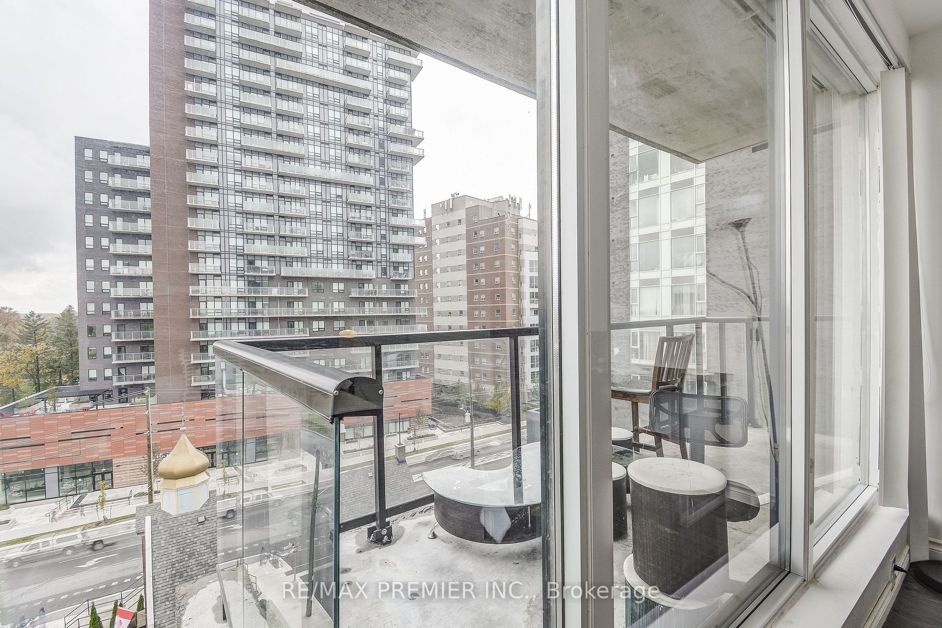 160 King St N, #701