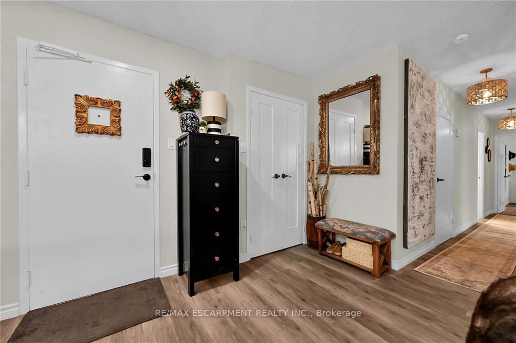 1968 Main St W, #205