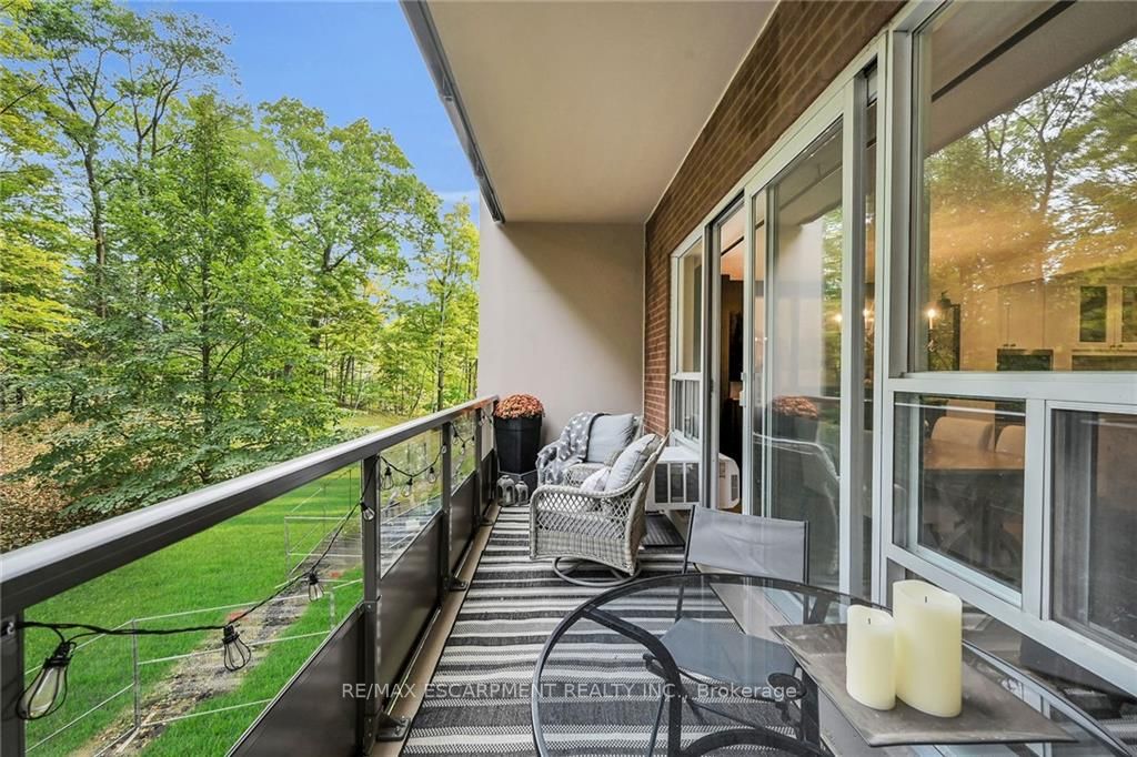 1968 Main St W, #205