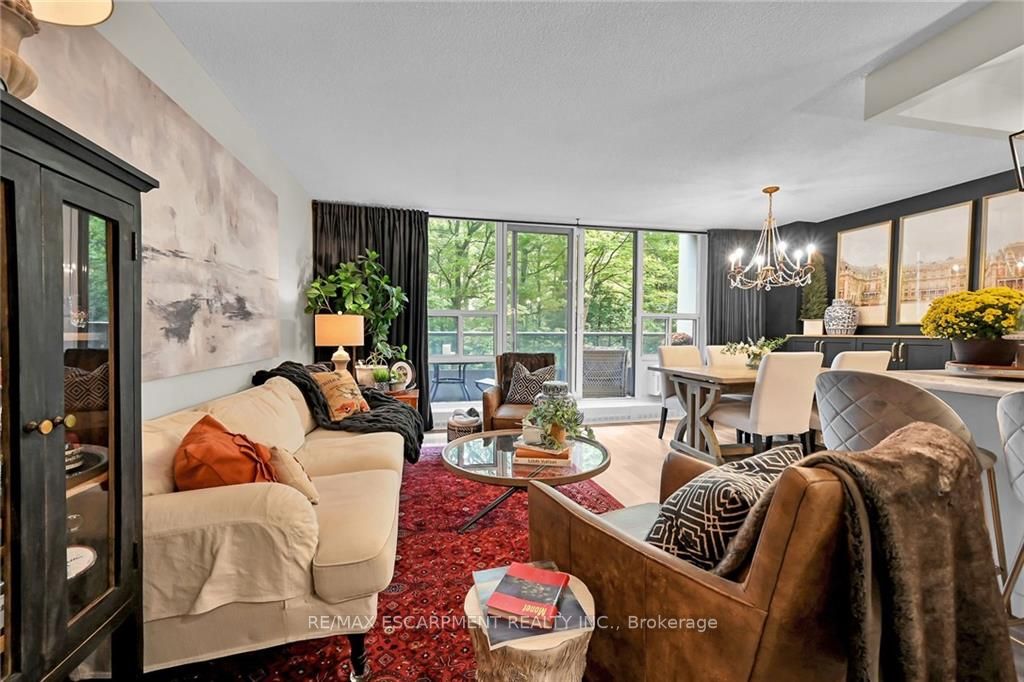 1968 Main St W, #205
