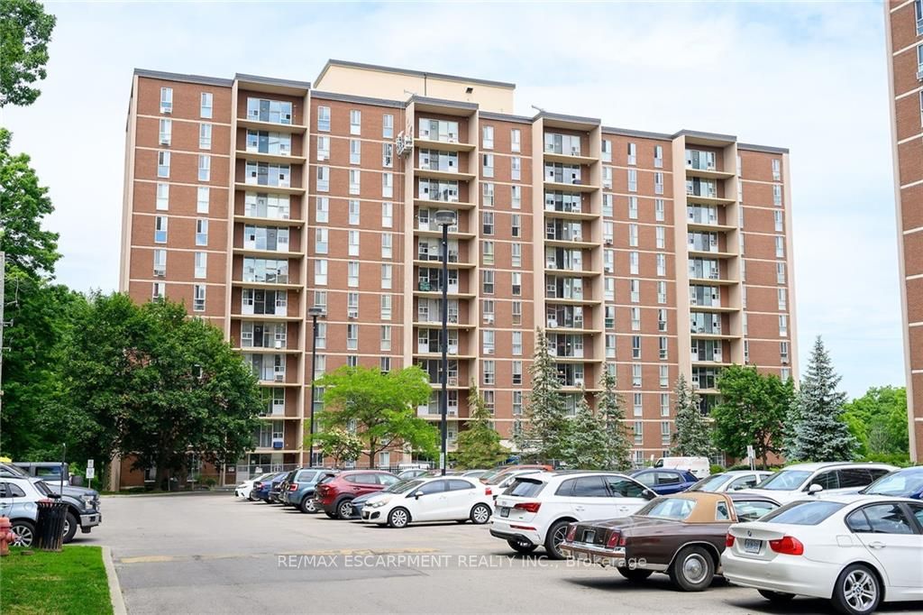 1968 Main St W, #205