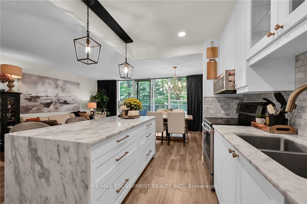1968 Main St W, #205