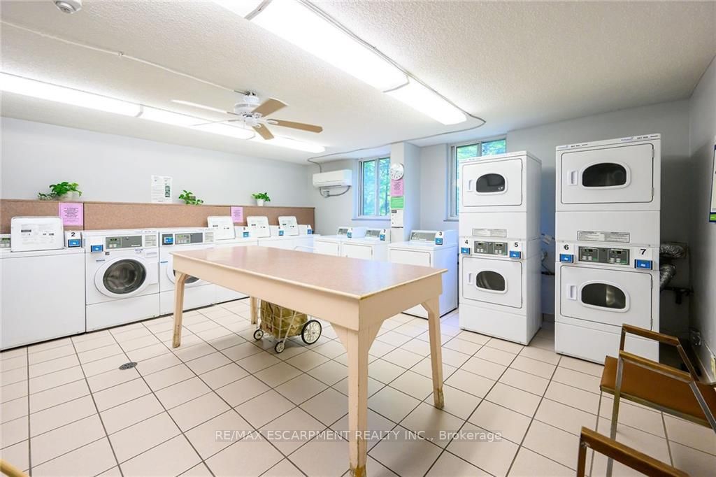 1968 Main St W, #205