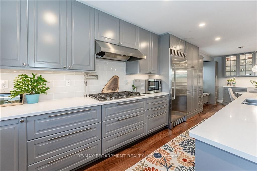 44 Chatsworth Cres