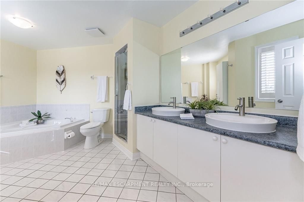 44 Chatsworth Cres