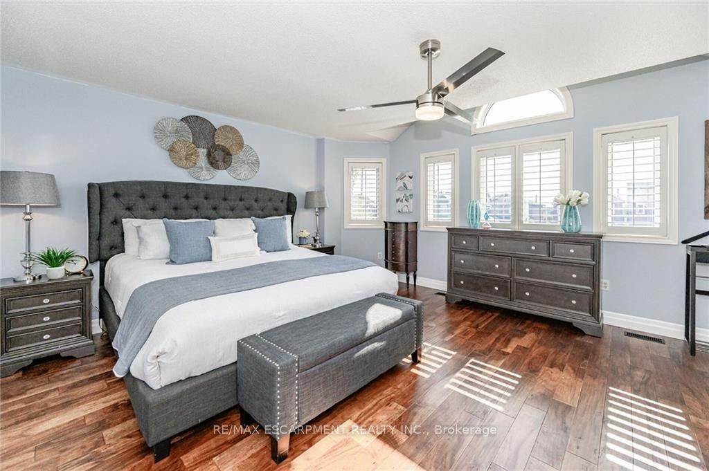 44 Chatsworth Cres