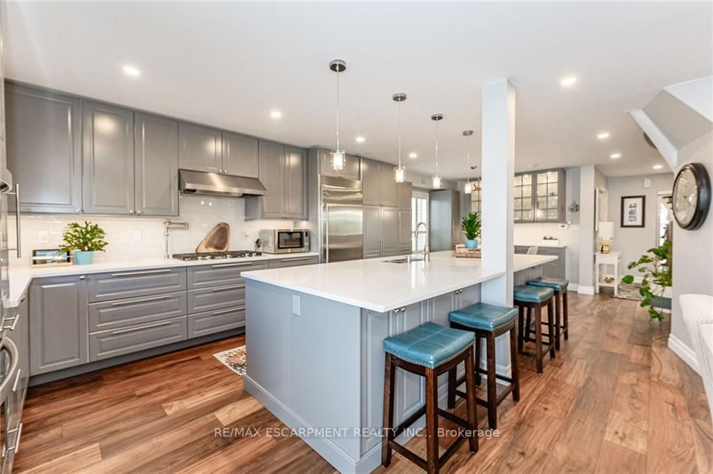 44 Chatsworth Cres