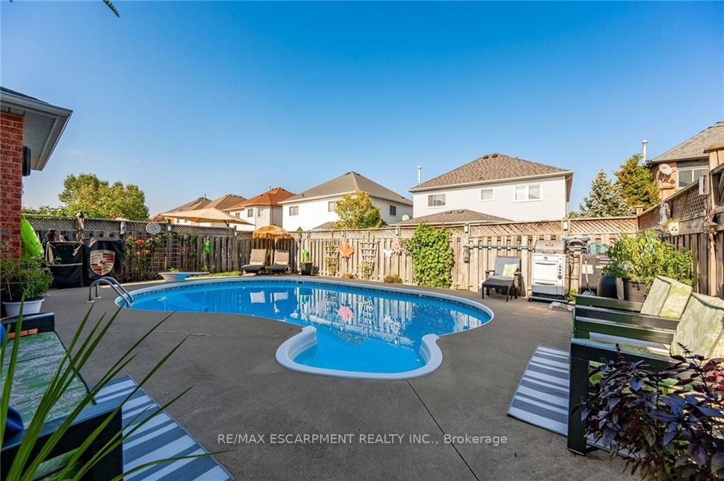 44 Chatsworth Cres