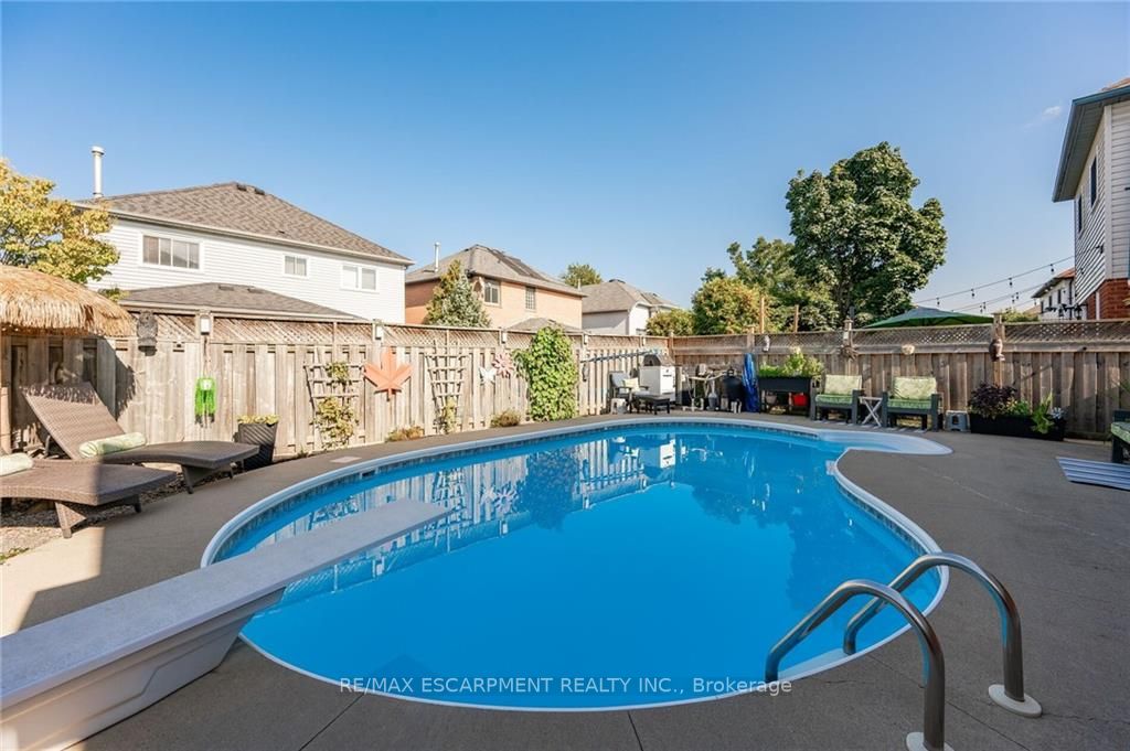 44 Chatsworth Cres