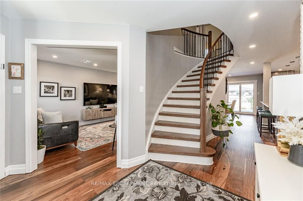 44 Chatsworth Cres