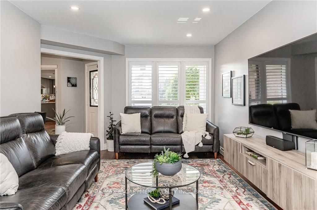 44 Chatsworth Cres