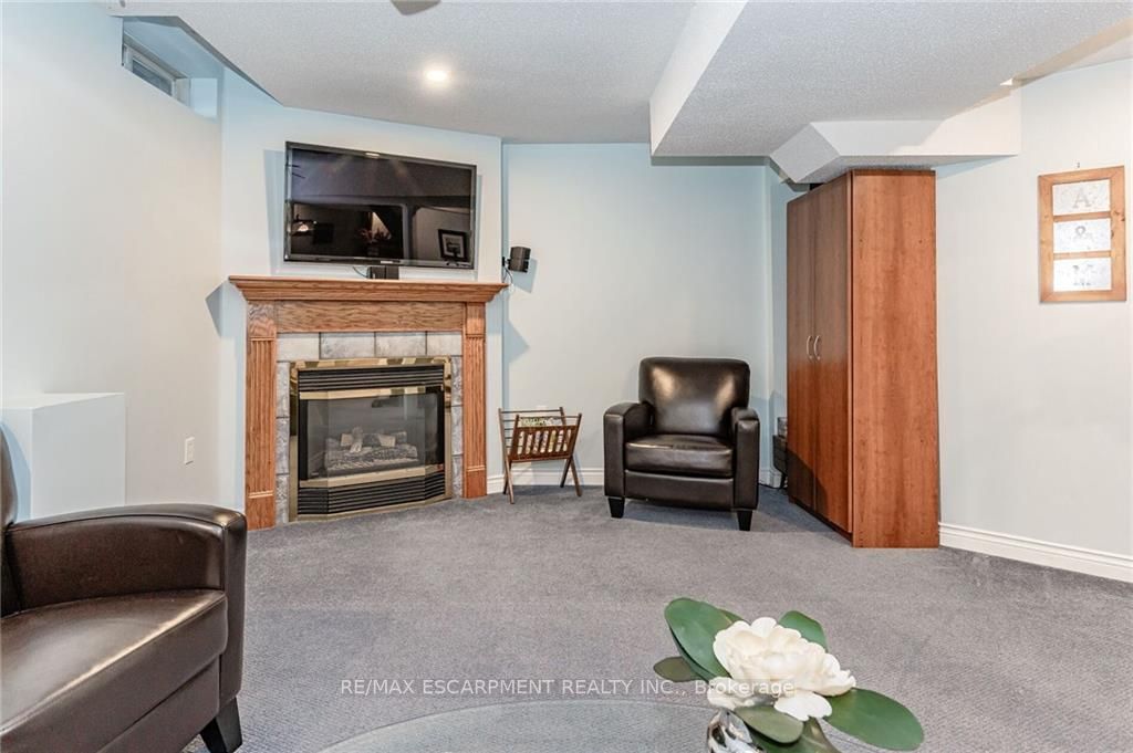44 Chatsworth Cres