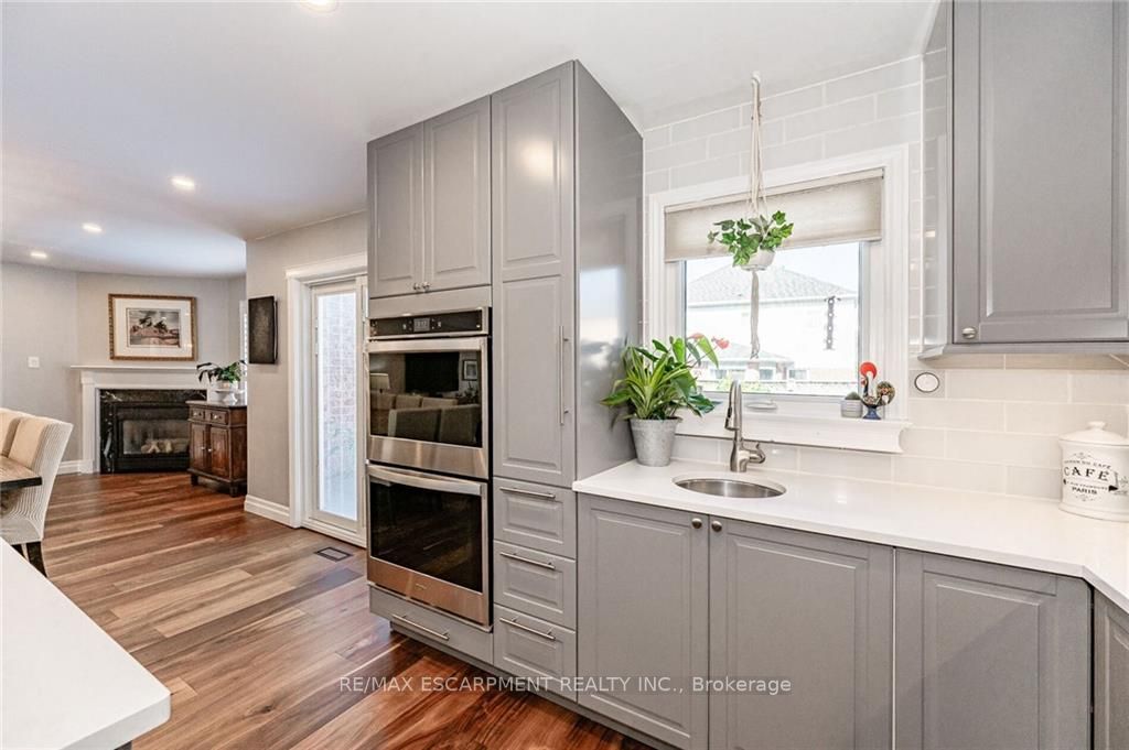44 Chatsworth Cres