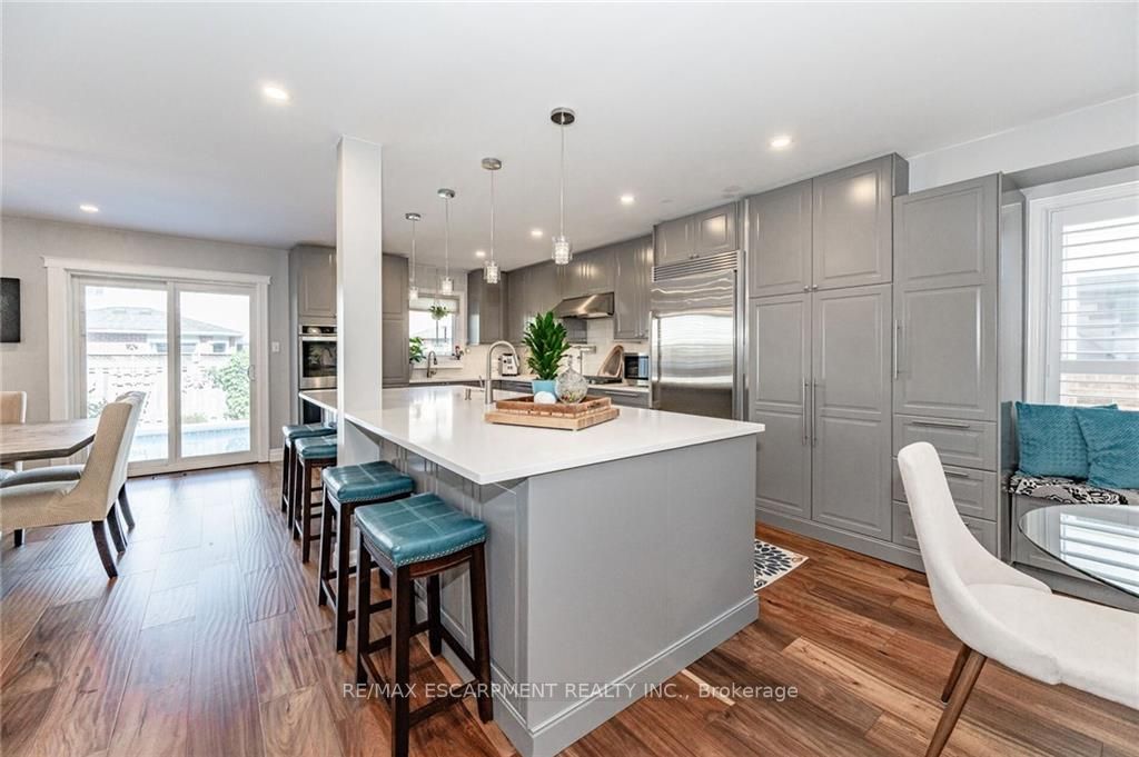 44 Chatsworth Cres