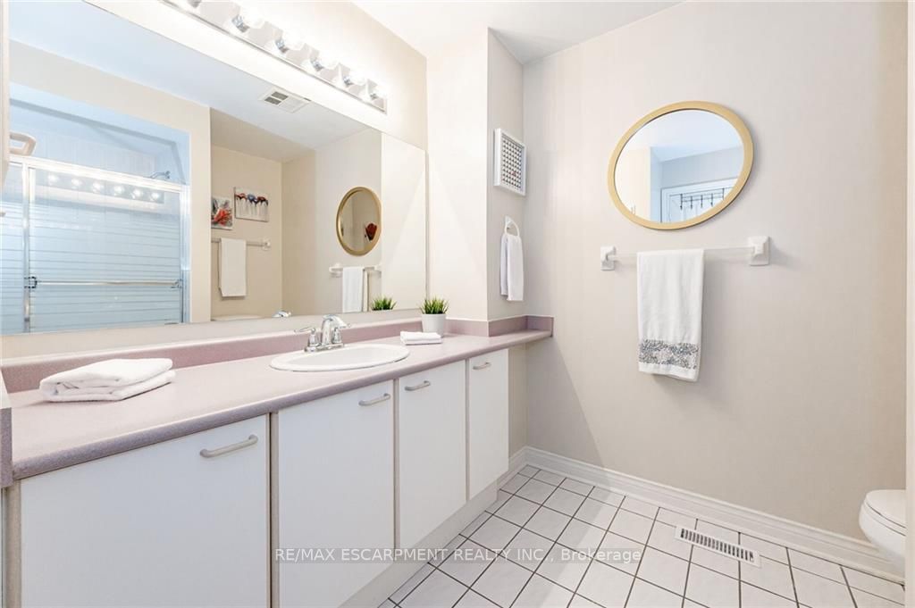 44 Chatsworth Cres